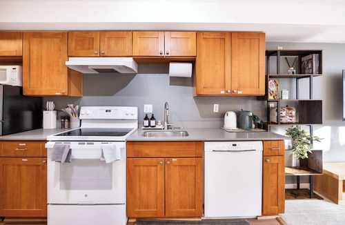 Belltown Apartment | Modern 99WS DT Studio, Space Needle & Lumen Field