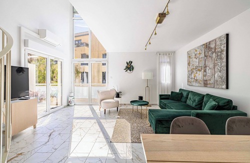 Prado - Republique Apartment | Modern, A/C Duplex - 3BDR/6P - Cannes