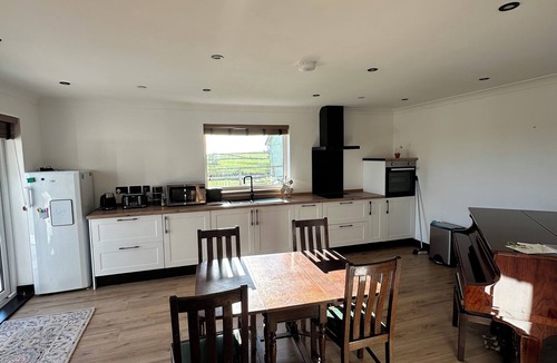 Llanybri House | Modern accommodation with scenic views of Llansteffan.
