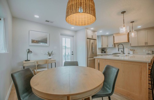 Alamedan Valley House | Modern Adobe Home with Hot Tub
