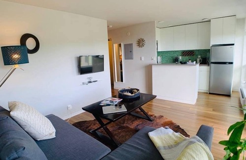 West Queen Anne Apartment | Modern, airy and bright, this private apartment sits on the top of Queen Anne hill.