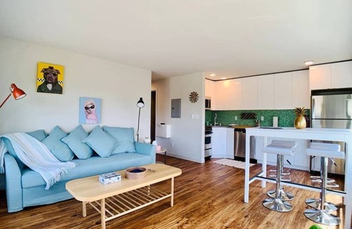West Queen Anne Apartment | Modern, airy and bright, this private apartment sits on the top of Queen Anne hill.