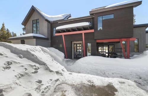 The Highlands House | Modern Alpine Escape