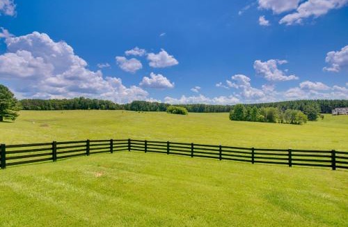 Altavista House | Modern Altavista Farmhouse w/Countryside Views
