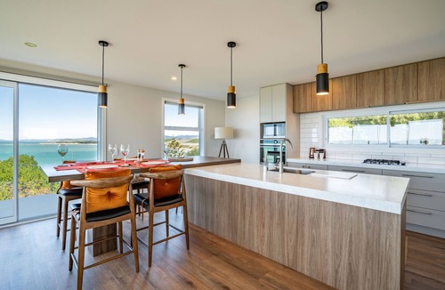 Kakanui House | Modern & Amazing with Unbeatable Ocean Views From a Beautiful House