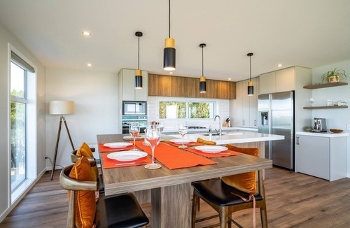 Kakanui House | Modern & Amazing with Unbeatable Ocean Views From a Beautiful House