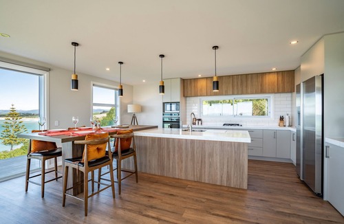 Kakanui House | Modern & Amazing with Unbeatable Ocean Views From a Beautiful House