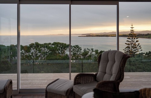 Kakanui House | Modern & Amazing with Unbeatable Ocean Views From a Beautiful House