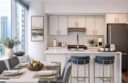 Radnor - Fort Myer Heights Condo | Modern, Amenity-Rich City APT: 10 min to Pentagon, White House, & DC Downtown