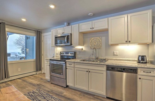 South Addition Apartment | Modern Anchorage Getaway, Steps From Coastal Trail