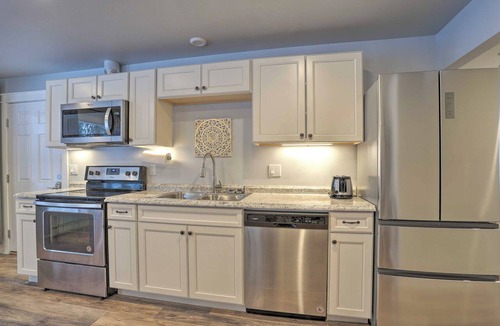 South Addition Apartment | Modern Anchorage Getaway, Steps From Coastal Trail