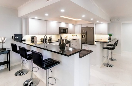 Key Colony Beach Condo | Modern and Bright Remodeled Oceanfront 2bedroom Condo