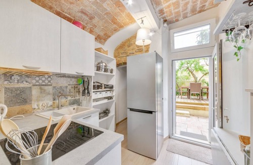 San Frediano Apartment | Modern and bright 45 sqm apartment with private patio, perfect for 4 people, located on the ground floor of a period building in good condition. The property is located in Oltrarno district, an extremely quiet and relaxing area, but at the same time very