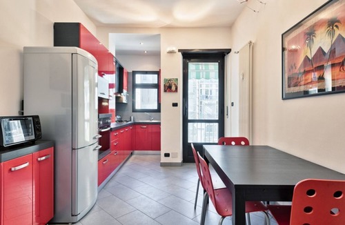 Vanchiglietta Apartment | Modern and bright apartment perfect for 5 people, located in Vachiglietta district, on the outskirts of the historic center, which can be easily reached by public transport in 10 minutes or a 20-minute walk along the Po river. In addition to being well c
