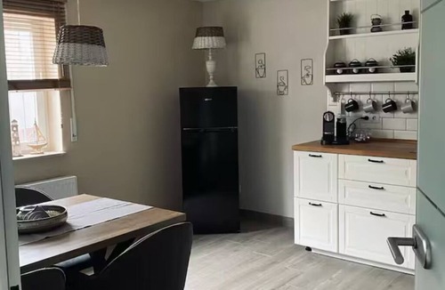 Lollar Apartment | Modern and bright basement apartment with good connections