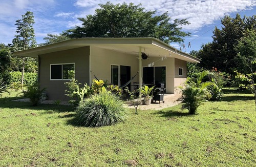 Tamarindo Cottage | Modern and bright bungalow, tucked away, nature all around