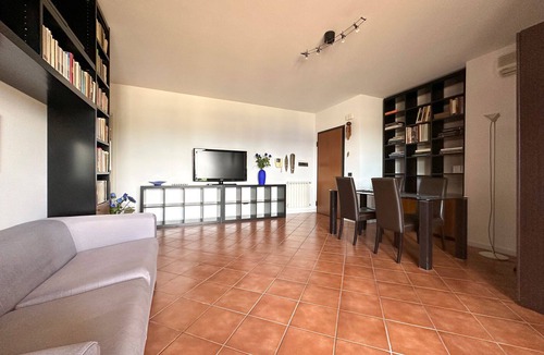 Zona XIX Casal Morena Apartment | Modern and bright two-bedroom apartment close to transportation and services