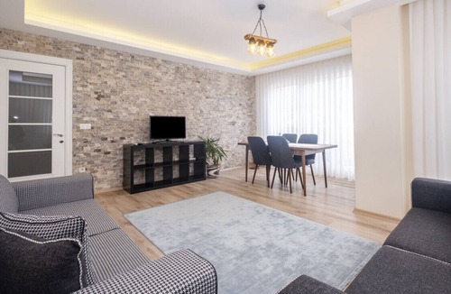 Maltepe Apartment | Modern and Central Flat with Balcony in Maltepe