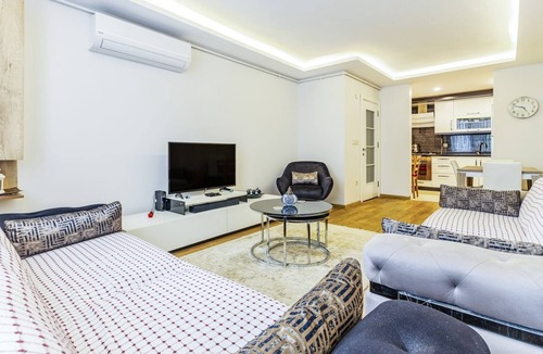 Maltepe Apartment | Modern and Central Flat Near Seashore and Marmaray