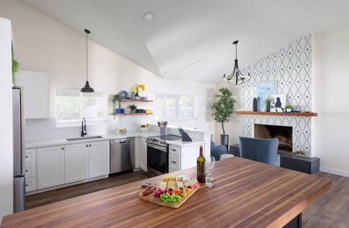 South Scottsdale House | Modern and Classy Old Town Scottsdale Retreat! Pool, Hot Tub, Game Room!
