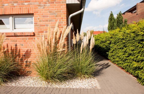Carolinensiel House | Modern and comfortable: This chic terrace house of about