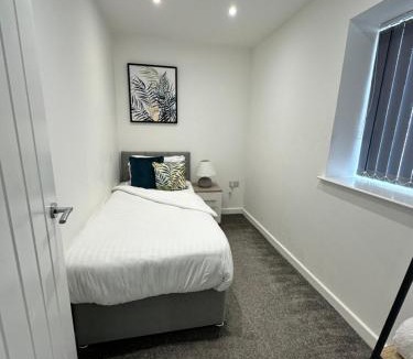 Hull Apartment | Modern and Comfortable 2 Bed Apartment