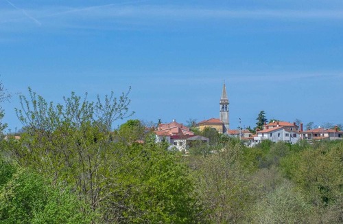 Nova Vas Other | Modern and comfortable apartment for 5 persons, with shared pool and garden