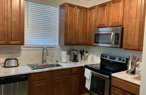 Mobile Apartment | Modern and comfortable updated 1 bedroom Midtown Apartment. King bed and cable!