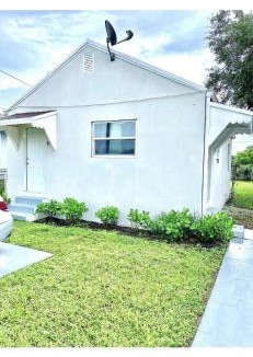 Seybold House | Modern and Comfy Miami Home