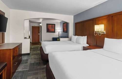Englewood Hotel | Modern and Comfy Three-Unit Retreat Near Denver Tech, Dining & Local Attractions