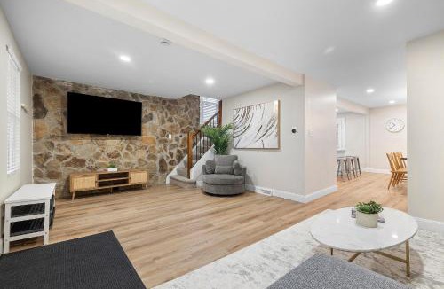 Bakerstown House | Modern and Cozy 3BD Home in Gibsonia-Pittsburgh