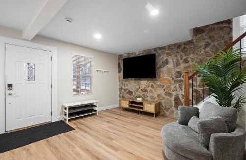 Bakerstown House | Modern and Cozy 3BD Home in Gibsonia-Pittsburgh