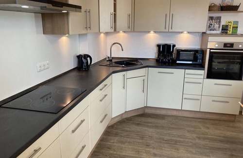 Grettstadt Apartment | Modern and high-quality furnished penthouse (125 sqm) with balcony and free WiFi