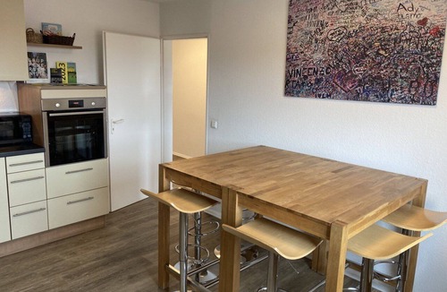 Grettstadt Apartment | Modern and high-quality furnished penthouse (125 sqm) with balcony and free WiFi