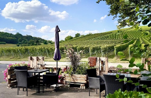 Segnitz Apartment | Modern and lovingly furnished vacation apartment at the foot of the vineyards