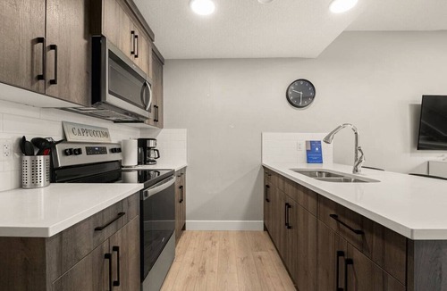 West Hillhurst Apartment | Modern and Pet-Friendly 1Br Suite Near Downtown