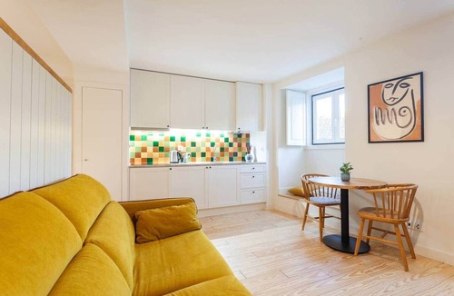 Mouraria Apartment | Modern and Quiet Central Studio Retreat