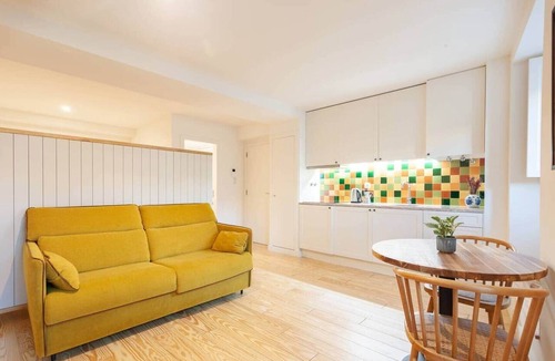 Mouraria Apartment | Modern and Quiet Central Studio Retreat