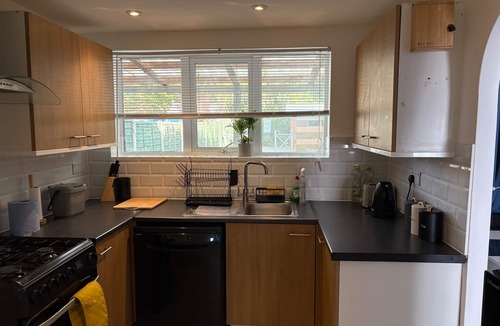 Bracknell House | Modern and Spacious 3 Bed Retreat - Bracknell