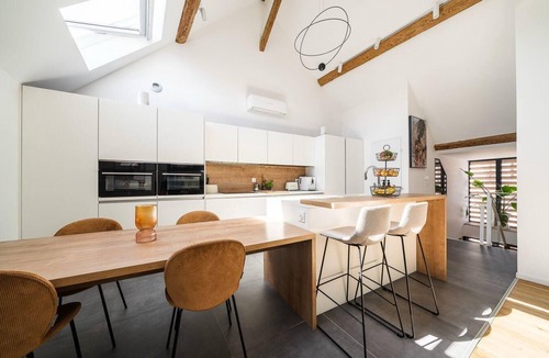 Pringy House | Modern and spacious 5-bedroom family home