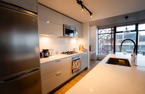 Gastown Apartment | Modern and Spacious Apartment with an amazing view in Gastown. 2 Bedroom 2 Bath