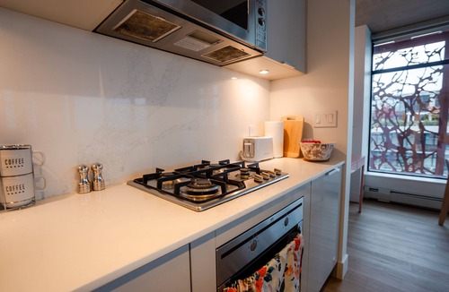 Gastown Apartment | Modern and Spacious Apartment with an amazing view in Gastown. 2 Bedroom 2 Bath