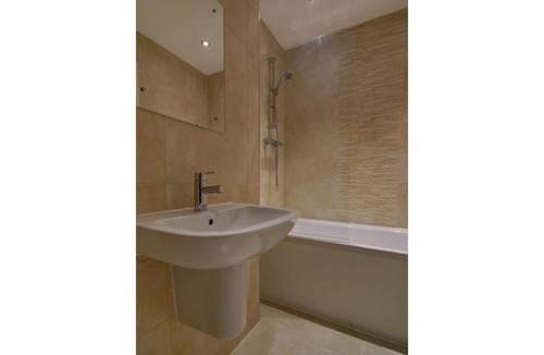 Old Trafford Apartment | Modern and spacious apartment for 2 in Manchester