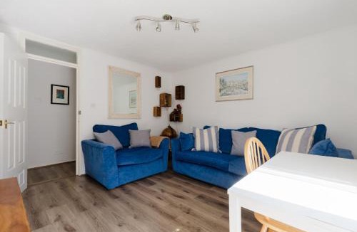 Kennington Apartment | Modern and Spacious Central 1 Bedroom Apartment with Balcony