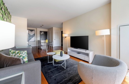 Seaport District Apartment | Modern and Spacious One Bedroom In Seaport