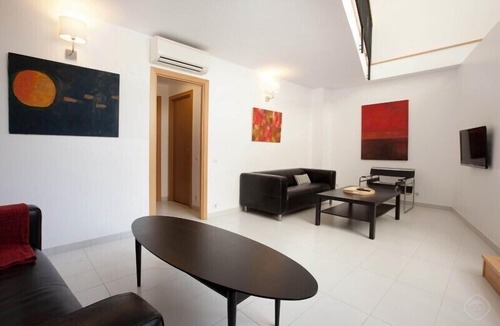 El Carmel Apartment | Modern and spacious three bedroom apartment with patio, in the Park Guell area of Barcelona, that ca