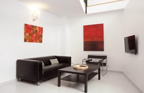El Carmel Apartment | Modern and spacious three bedroom apartment with patio, in the Park Guell area of Barcelona, that ca