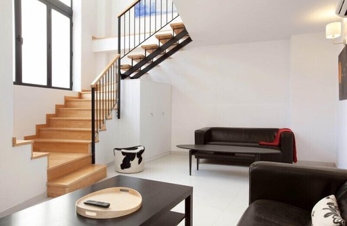 El Carmel Apartment | Modern and spacious three bedroom apartment with patio, in the Park Guell area of Barcelona, that ca