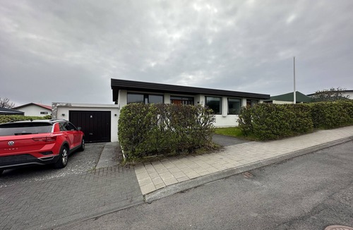 Seltjarnarnes House | Modern and stylish house in heart of Reykjavik with Jacuzzi.