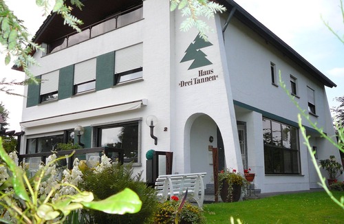 Siekholz Apartment | Modern apartment with air conditioning, porch, garden, sunbathing area, gazebo, pond